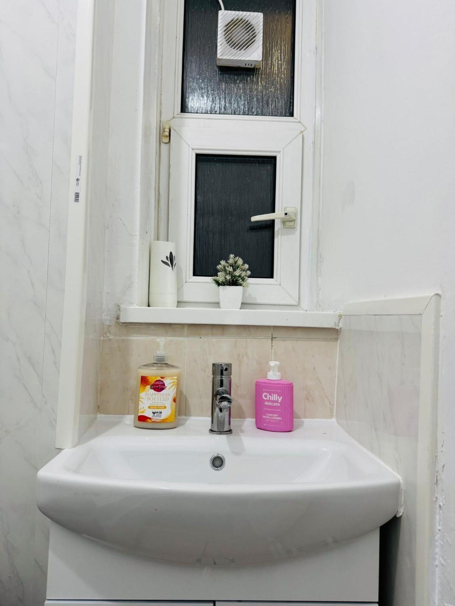 1 Bedroom Flat In Whitechapel, Londres Extérieur photo